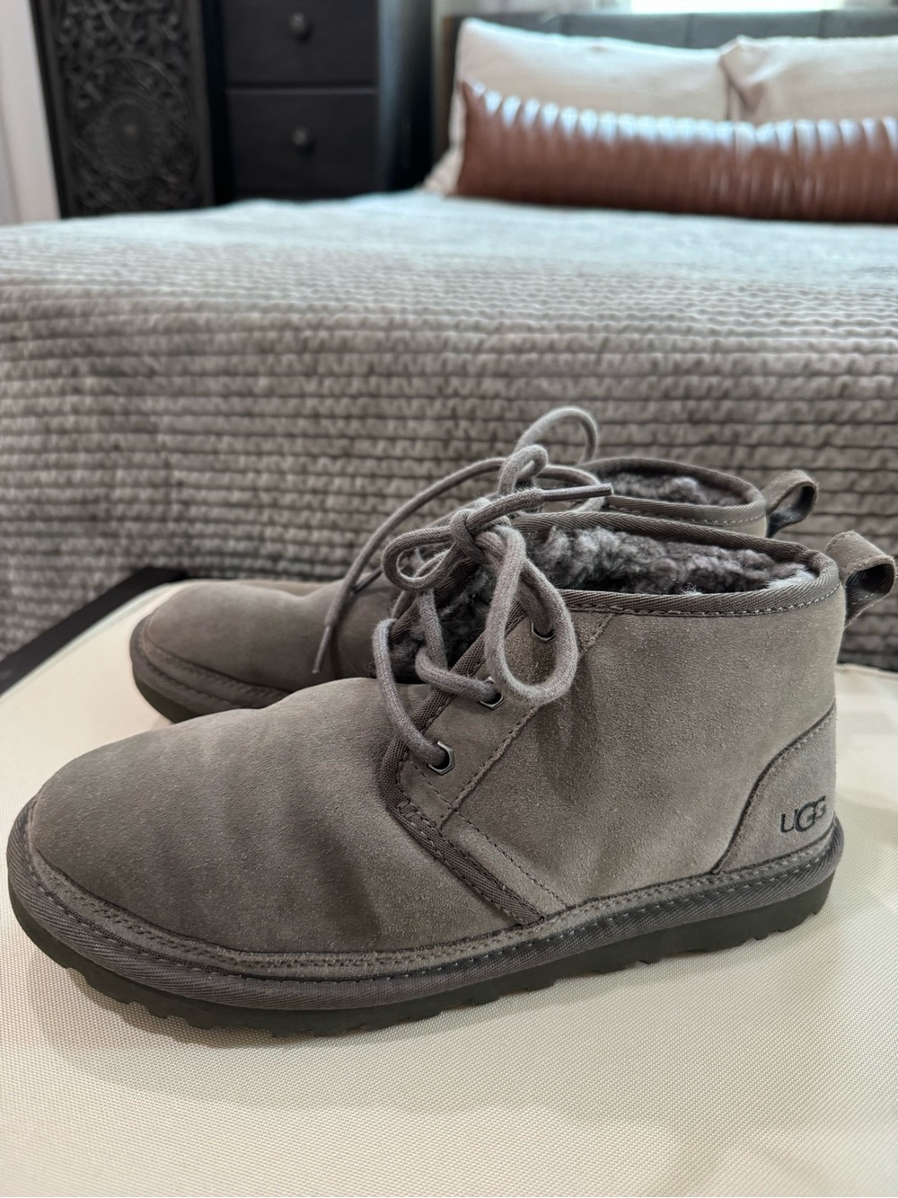 UGG Men’s Neumel chukka boots grey size 8